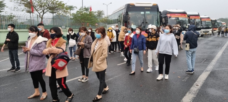 Ban quản lý các KCN và chế xuất Hà Nội phối hợp các đơn vị tổ chức các chuyến xe cho người lao động về quê ăn Tết Nhân Dần 2022. 