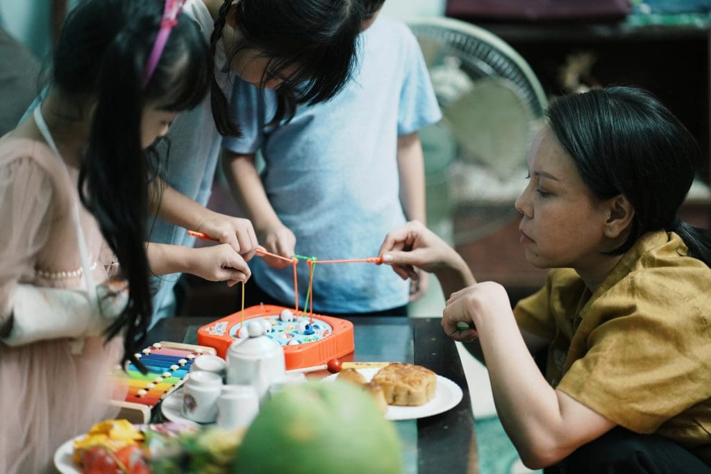 Sau Ái Phương, Nguyễn Hùng gây nhói tim khi sáng tác và thể hiện nhạc phim “Cục vàng của ngoại”- Ảnh 3.
