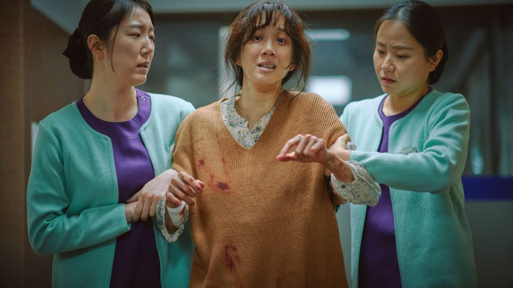 "Không bông tuyết nào trong sạch" - Phim Hàn đoạt giải phim Quốc tế hay nhất chuẩn bị ra mắt rạp Việt- Ảnh 6. "Không bông tuyết nào trong sạch" - Phim Hàn đoạt giải phim Quốc tế hay nhất chuẩn bị ra mắt rạp Việt- Ảnh 6.