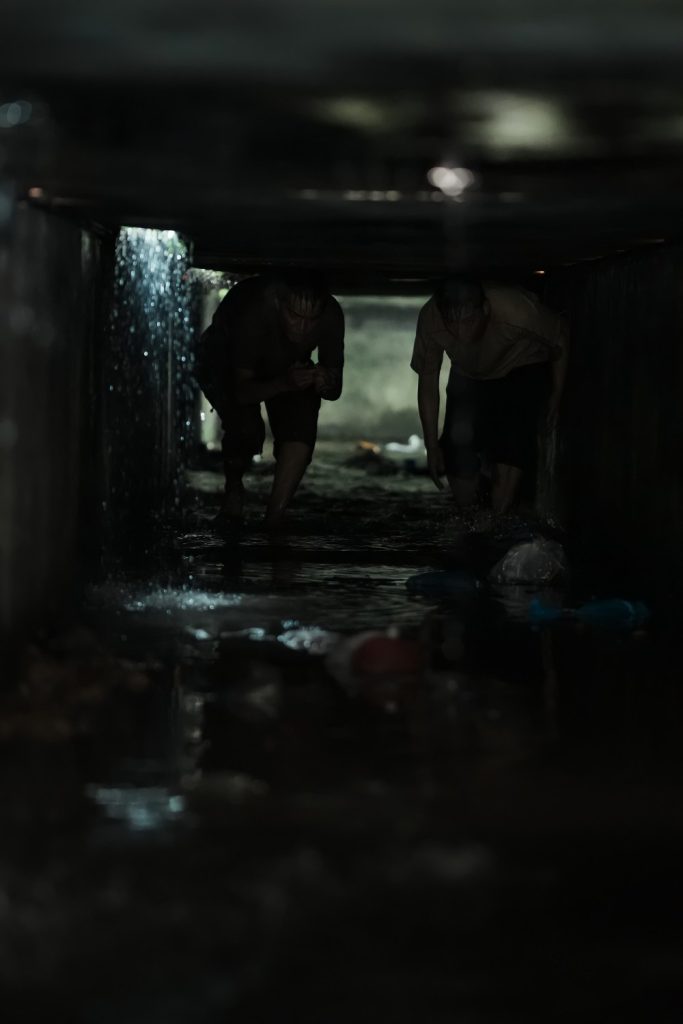 Thiên đường máu: Quang Tuấn, Hoài Lâm trở thành nạn nhân của giấc mơ "việc nhẹ lương cao"- Ảnh 3. Thiên đường máu: Quang Tuấn, Hoài Lâm trở thành nạn nhân của giấc mơ "việc nhẹ lương cao"- Ảnh 3.