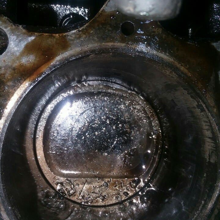 Buồng đốt quá bẩn và thiếu dầu gây nên tình trạng xe máy bị yếu, ì Buồng đốt quá bẩn và thiếu dầu gây nên tình trạng xe máy bị yếu, ì