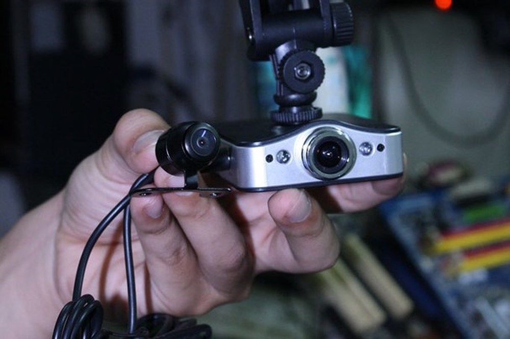 Ch&uacute; &yacute; đến k&iacute;ch cỡ của camera h&agrave;nh tr&igrave;nh