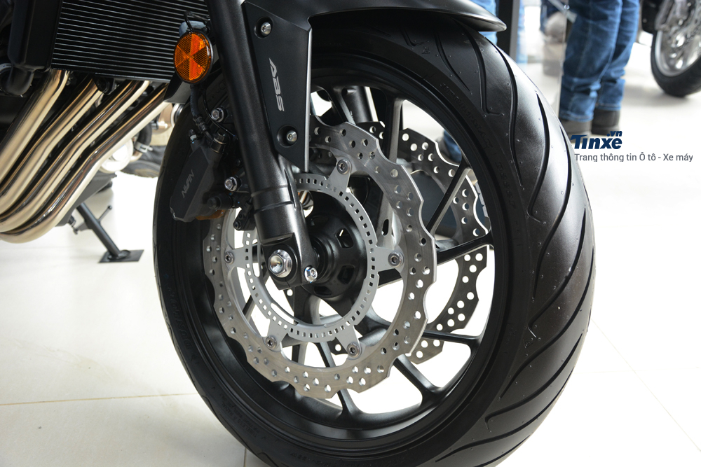 Trang bị phanh xe Honda CB650F