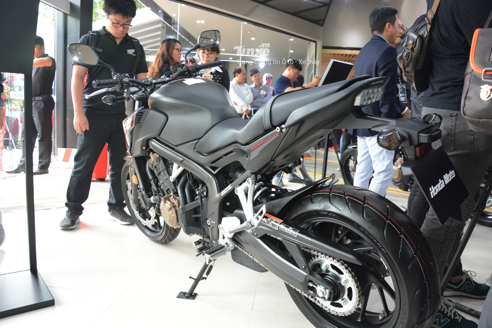 Thiết kế đuôi xe Honda CB650F