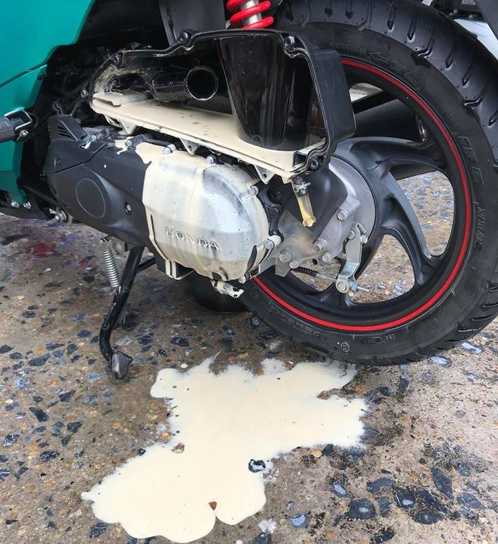 Lọc gió xe tay ga dễ bị ngấm nước khi lội qua vùng ngập lụt