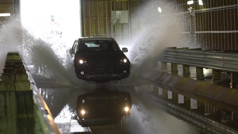 Chevrolet kiểm tra khả năng lội nước của Colorado v&agrave; Trailblazer