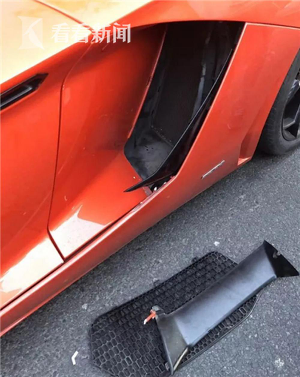 Chiếc si&ecirc;u xe Lamborghini Aventador bị vỡ hốc gi&oacute; b&ecirc;n sườn