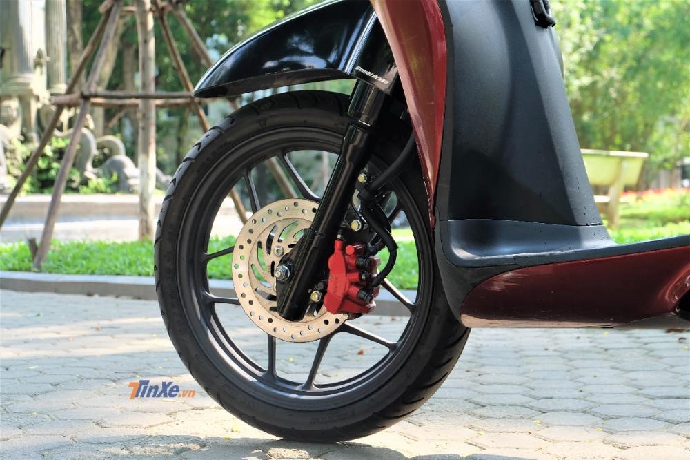 Honda SH Mode có giảm xóc cứng, nảy gây tê mỏi tay lái
