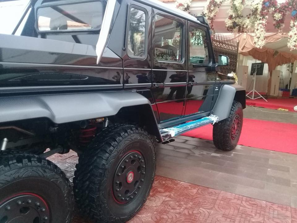 Mercedes-Benz G63 AMG 6x6 c&ograve;n c&oacute; hệ thống kiểm so&aacute;t &aacute;p suất lốp với chức năng bơm đầy hơi cho lốp trong thời gian chỉ 20 gi&acirc;y