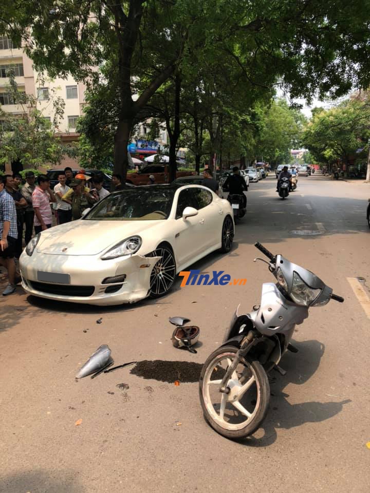 Thiệt hại của chiếc xe máy khá nặng nề Thiệt hại của chiếc xe máy khá nặng nề