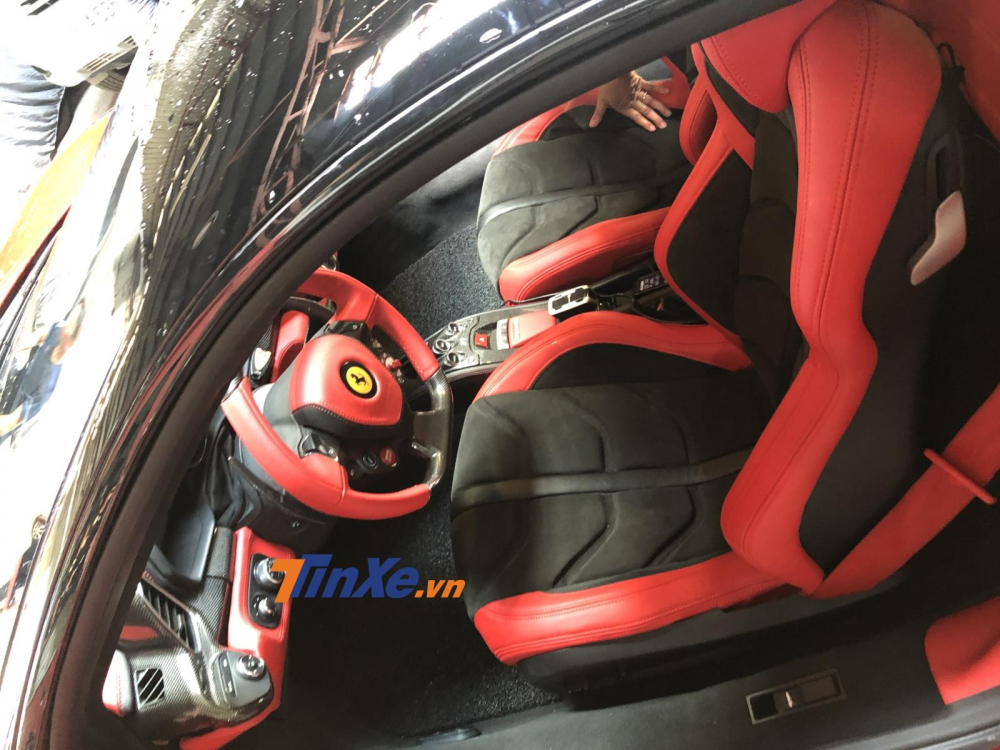 Ferrari 458 Italia độ Liberty Walk độc nhất v&ocirc; nhị tại Việt Nam được thay da Alcantara