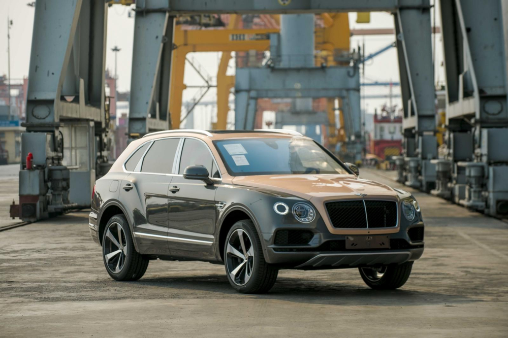 C&ograve;n đ&acirc;y l&agrave; SUV si&ecirc;u sang Bentley Bentayga V8 đầu ti&ecirc;n về Việt Nam