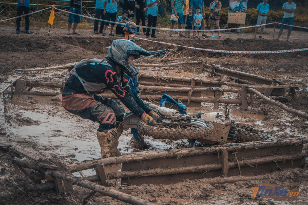 Người chơi cần chuẩn bị sức khỏe, tinh thần và kỹ năng tốt để tham gia off-road