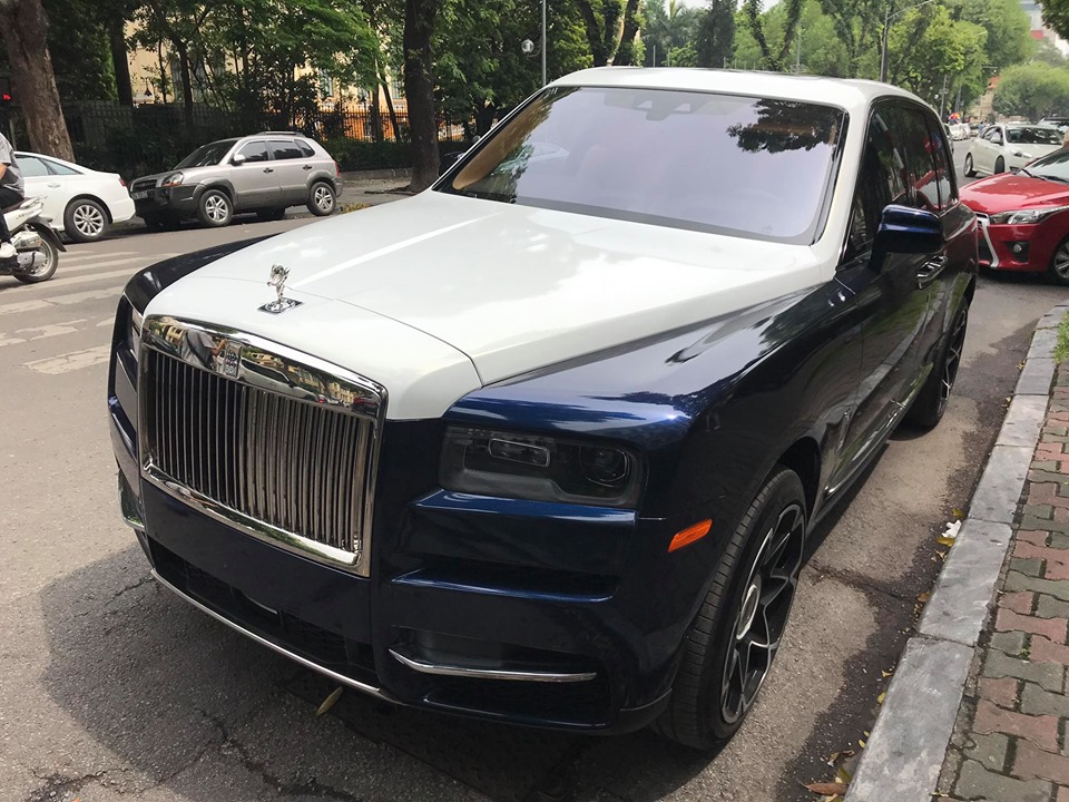 Chiếc SUV siêu sang Rolls-Royce Cullinan này nguyên bản có màu sơn trắng
