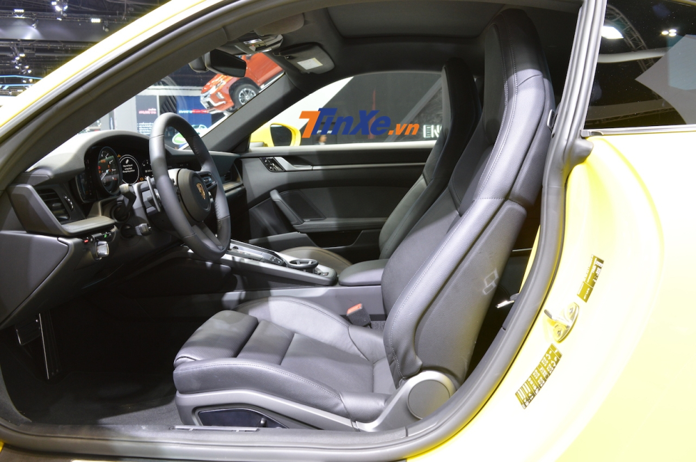 Còn đây là nội thất của Porsche 911 Carrera S 2020