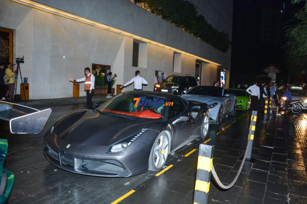 Những chiếc si&ecirc;u xe n&agrave;y của c&aacute;c th&agrave;nh vi&ecirc;n Car Passion đến chia vui c&ugrave;ng với Cường Đ&ocirc;-la