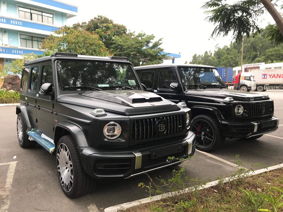 Cặp đôi Brabus 700 Widestar (bên phải) và Brabus 800 Widestar mới cập cảng Tiên Sa, Đà Nẵng