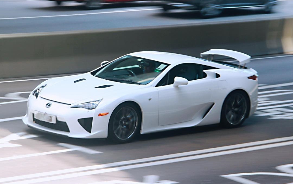 Một chiếc Lexus LFA vi vu trên đường phố Hồng Kông Một chiếc Lexus LFA vi vu trên đường phố Hồng Kông