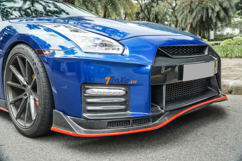 Chiếc Nissan GT-R R35 có Chiếc Nissan GT-R R35 có mặt tiền ấn tượng hơn sau khi trang bị gói độ body kit Nismo
