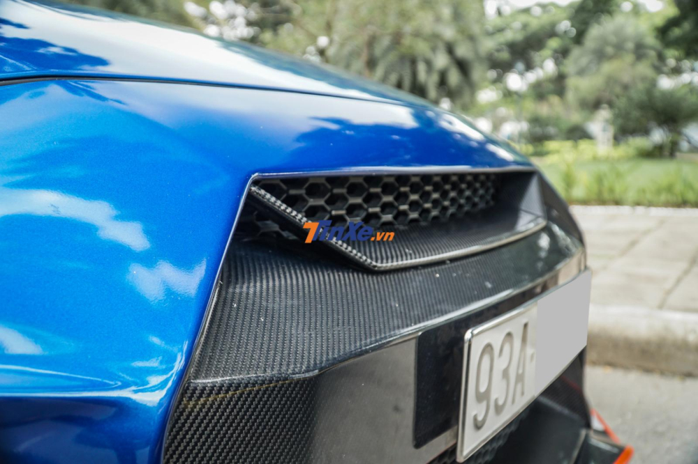 Nhiều chi tiết bằng sợi carbon Nhiều chi tiết bằng sợi carbon