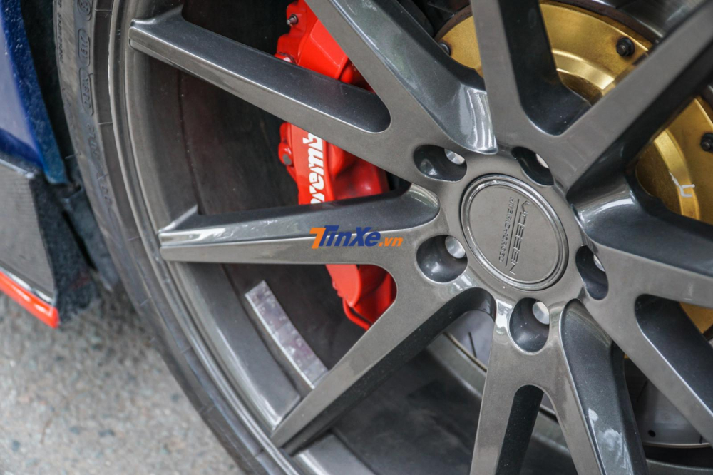 Kẹp phanh Brembo sơn màu đỏ Kẹp phanh Brembo sơn màu đỏ