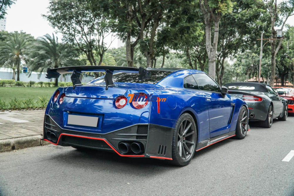 Vẻ đẹp của Nissan GT-R R35 độ body kit Nismo nhìn từ đuôi xe Vẻ đẹp của Nissan GT-R R35 độ body kit Nismo nhìn từ đuôi xe