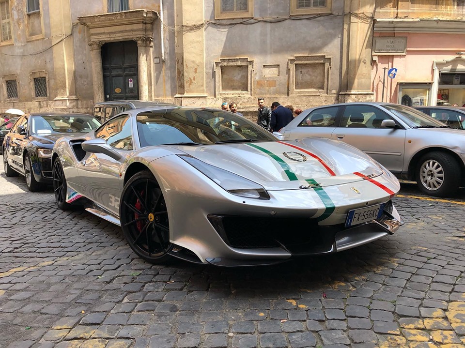 Vẻ đẹp của siêu xe Ferrari 488 Pista Piloti qua màu sơn bạc Argento Nurburgring Vẻ đẹp của siêu xe Ferrari 488 Pista Piloti qua màu sơn bạc Argento Nurburgring
