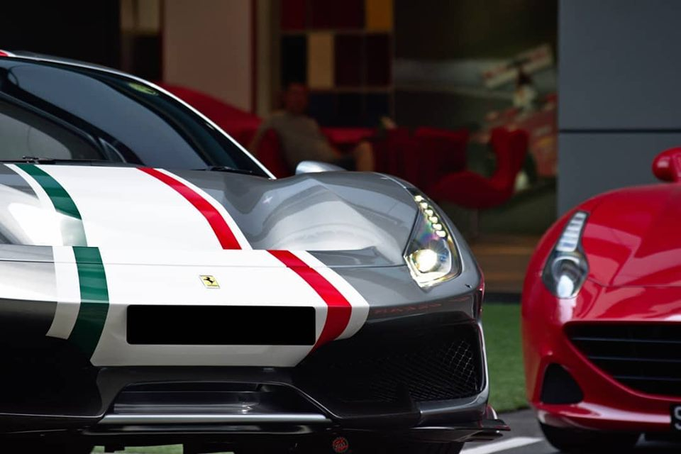Siêu xe Ferrari 488 Pista Piloti tại Singapore mang màu bạc Argento Nurburgring 