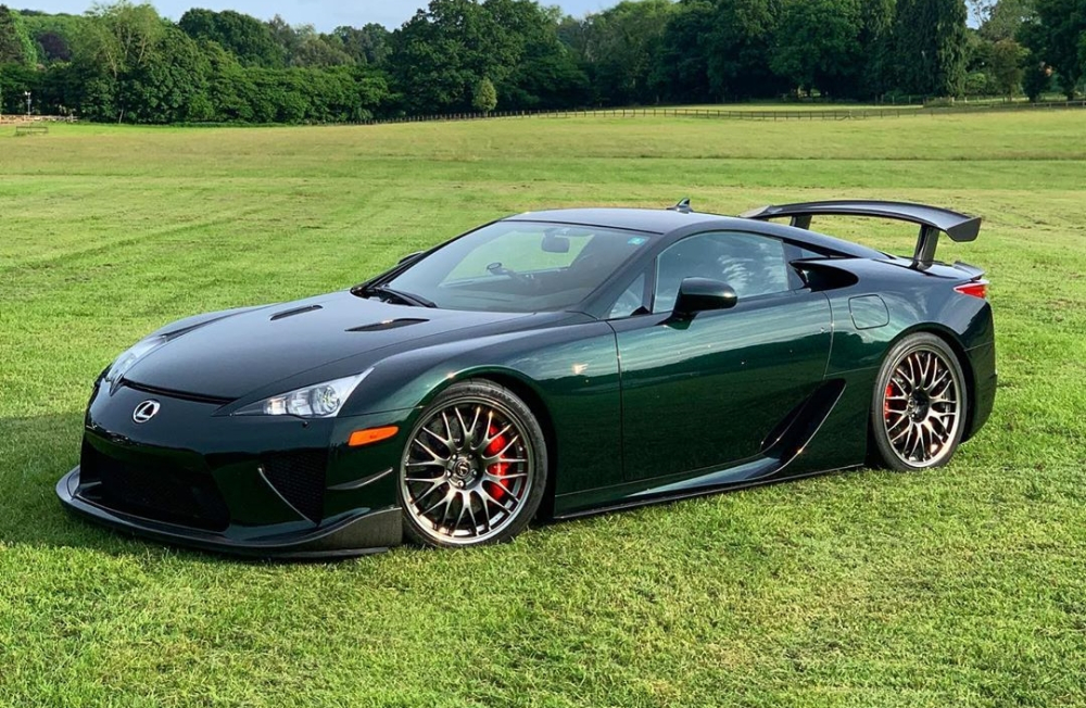 Chiếc Lexus LFA hiện tại đã được thiếu gia Thái Lan cho sơn lại bộ áo sang màu xanh lục bảo Chiếc Lexus LFA hiện tại đã được thiếu gia Thái Lan cho sơn lại bộ áo sang màu xanh lục bảo