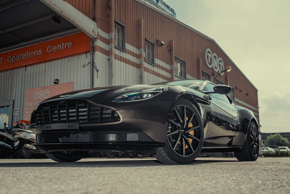 Chiếc Aston Martin DB11 thứ 5 về Việt Nam vẫn sở hữu động cơ V8