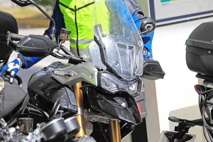 Đầu đen Triumph Tiger 800 2020 mới