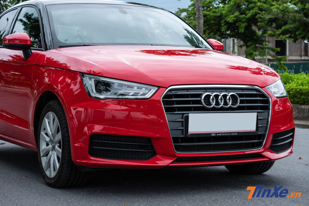 Lưới tản nhiệt lục giác đơn khung đặc trưng của Audi Lưới tản nhiệt lục giác đơn khung đặc trưng của Audi