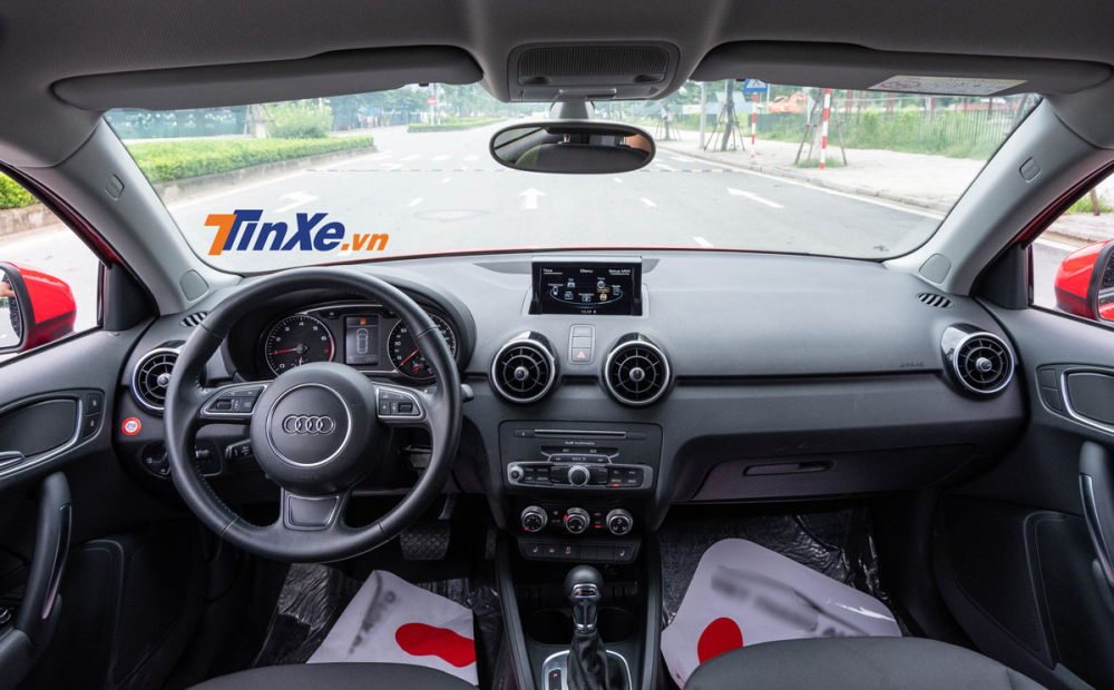 Tổng thể nội thất của Audi A1 2016 khá cơ bản Tổng thể nội thất của Audi A1 2016 khá cơ bản