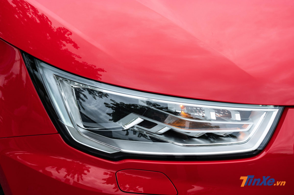 Cụm đèn chiếu sáng chính sử dụng đèn Bi-Xenon dạng LED đi kèm dải đèn LED định vị ban ngày chất chơi Cụm đèn chiếu sáng chính sử dụng đèn Bi-Xenon dạng LED đi kèm dải đèn LED định vị ban ngày chất chơi