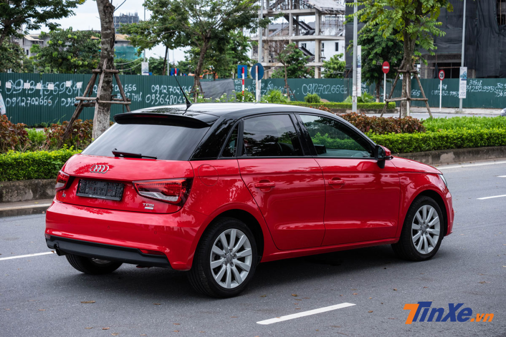 Với kích thước tổng thể là 3.973 x 1.740 x 1.416 mm (D x R x C), Audi A1 2016 cho khả năng di chuyển linh hoạt trong đô thị Với kích thước tổng thể là 3.973 x 1.740 x 1.416 mm (D x R x C), Audi A1 2016 cho khả năng di chuyển linh hoạt trong đô thị