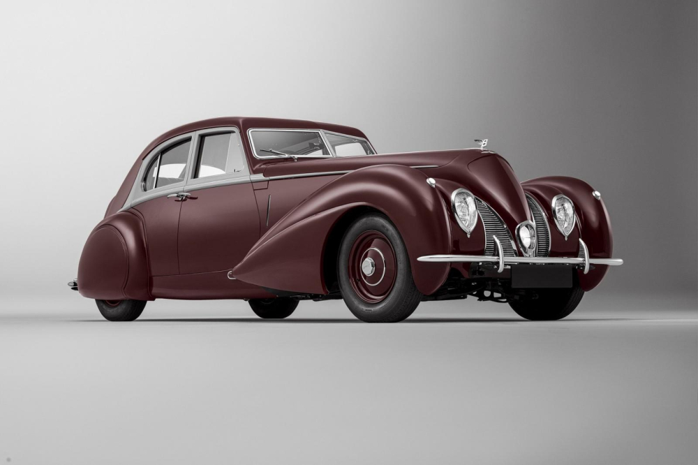 Bentley Corniche 1939 đã được tái tạo thành công bởi bộ phận Mulliner của Bentley