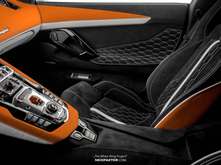 Chi ph&iacute; độ nội thất của Lamborghini Aventador Roadster kh&aacute; cao
