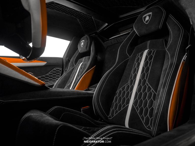 Ghế của si&ecirc;u xe Lamborghini Aventador Roadster độ