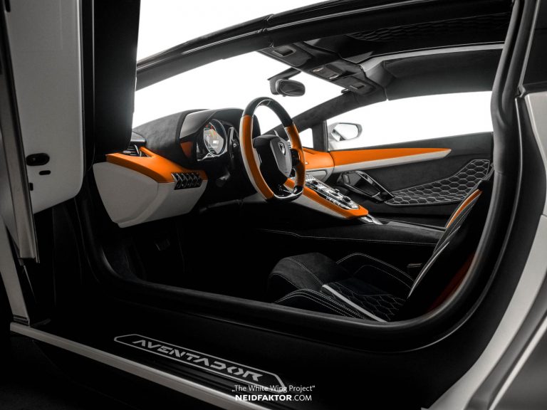 Nội thất của chiếc Lamborghini Aventador Roadster độ