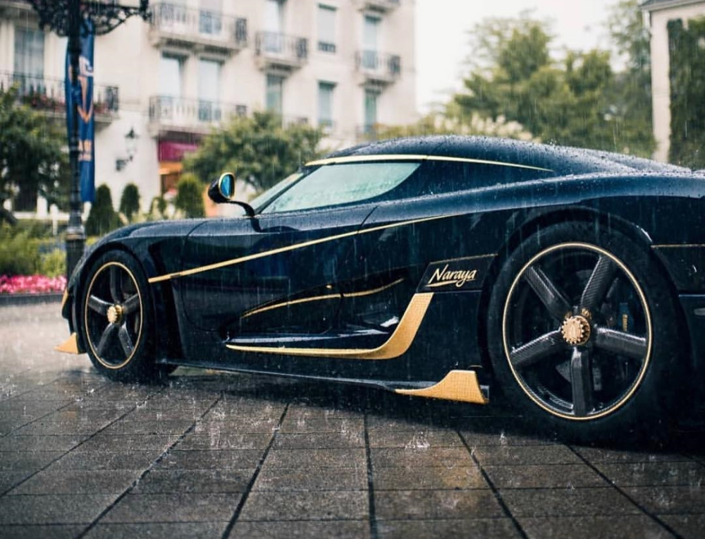 Chiếc Koenigsegg Agera RS Naraya của thiếu gia Thái Lan có hàng loạt chi tiết làm từ vàng lá 18K và đính 155 viên kim cương nhân tạo lấp lánh Chiếc Koenigsegg Agera RS Naraya của thiếu gia Thái Lan có hàng loạt chi tiết làm từ vàng lá 18K và đính 155 viên kim cương nhân tạo lấp lánh