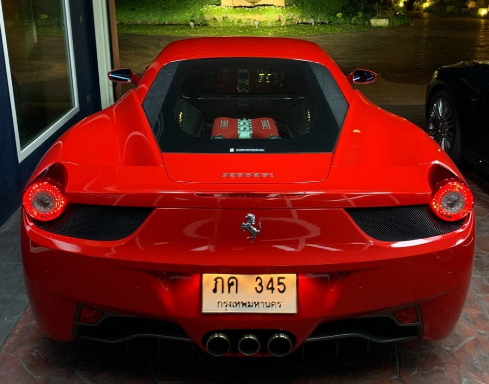 Ferrari 458 Italia màu đỏ của Pasin Lathouras ở Thái Lan Ferrari 458 Italia màu đỏ của Pasin Lathouras ở Thái Lan