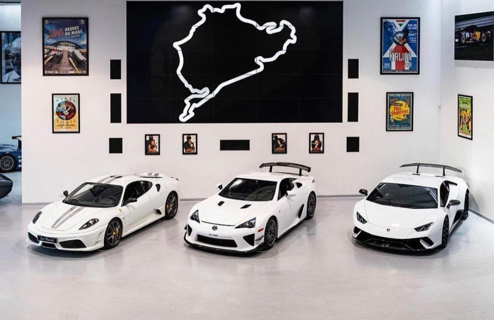 Lexus LFA là 1 trong bộ tứ siêu xe hàng hiếm hiện đang thuộc sở hữu của Pasin Lathouras Lexus LFA là 1 trong bộ tứ siêu xe hàng hiếm hiện đang thuộc sở hữu của Pasin Lathouras