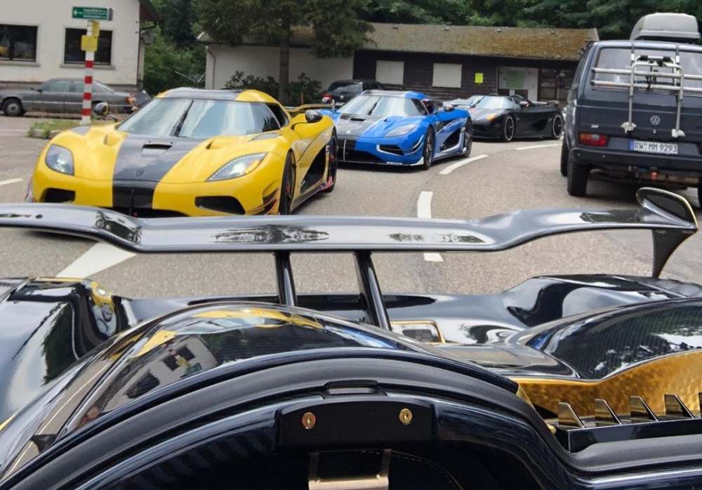 Pasin Lathouras rất hay tụ tập cùng với các thành viên sở hữu xe Koenigsegg Pasin Lathouras rất hay tụ tập cùng với các thành viên sở hữu xe Koenigsegg