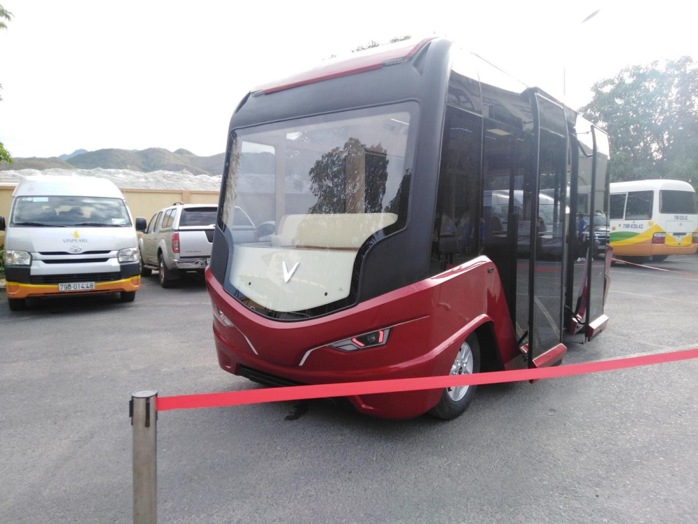 Mẫu xe buýt được cho là chạy điện xuất hiện tại Vinpearl Nha Trang rất có thể là sản phẩm đầu tay của VinBus Mẫu xe buýt được cho là chạy điện xuất hiện tại Vinpearl Nha Trang rất có thể là sản phẩm đầu tay của VinBus