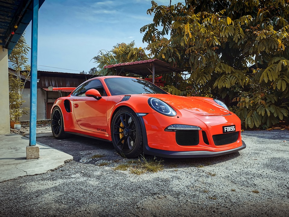 Porsche 911 GT3 RS m&agrave;u cam nổi bật
