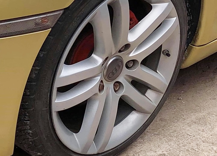 Chiếc Porsche Boxster 986 mang biển số Bình Dương lắp mâm xe của Audi Chiếc Porsche Boxster 986 mang biển số Bình Dương lắp mâm xe của Audi