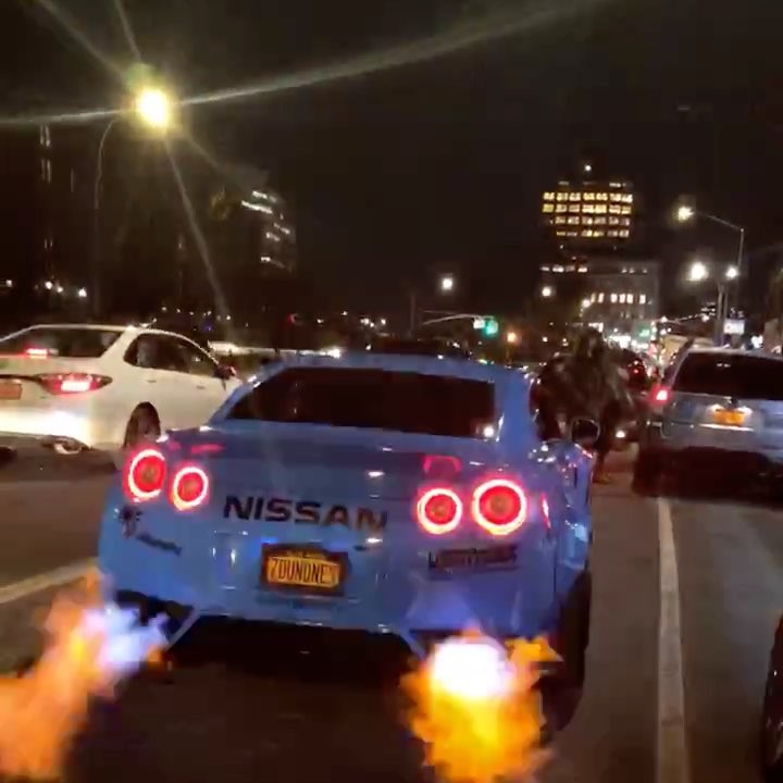 Nếu tìm chiếc siêu xe nào Nếu tìm chiếc siêu xe nào phun lửa dữ dội nhất, Nissan GT-R là đáp án không thể tốt hơn