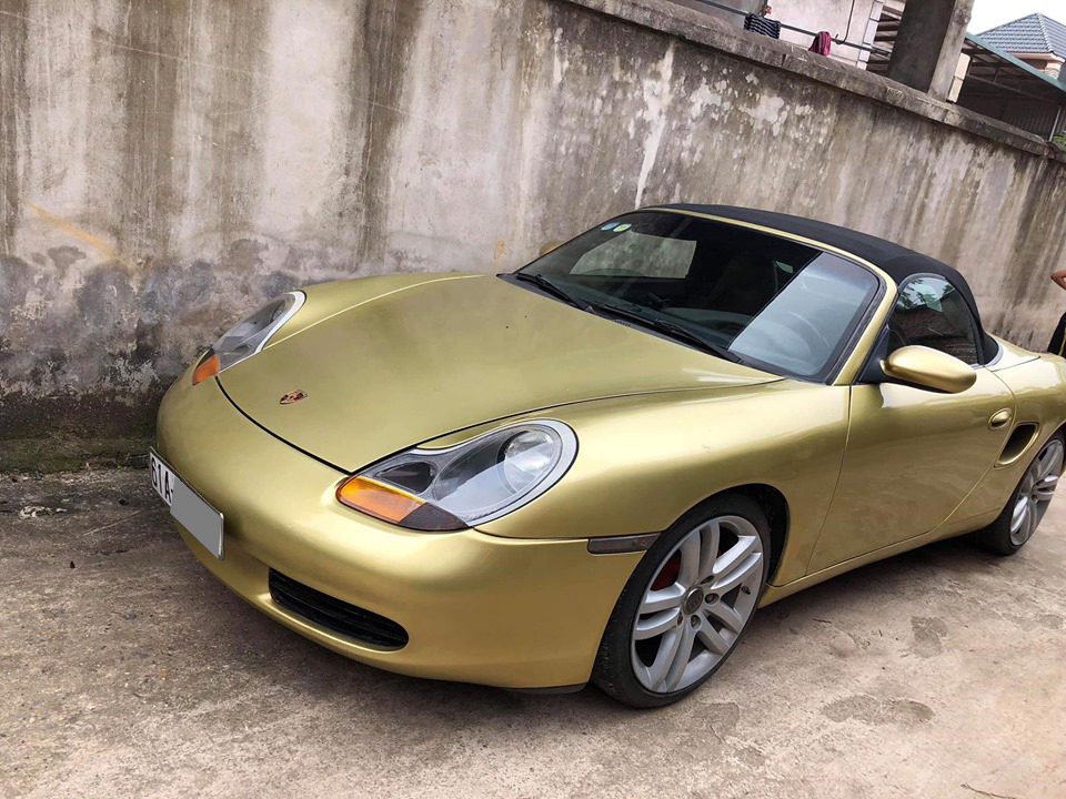 Còn đây là chiếc Porsche Boxster 986 mang biển Bình Dương Còn đây là chiếc Porsche Boxster 986 mang biển Bình Dương