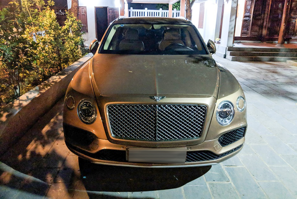 Chiếc SUV si&ecirc;u sang Bentley Bentayga n&agrave;y được nhập khẩu ch&iacute;nh h&atilde;ng