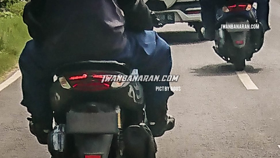 Cận cảnh đu&ocirc;i xe Yamaha NMax 155